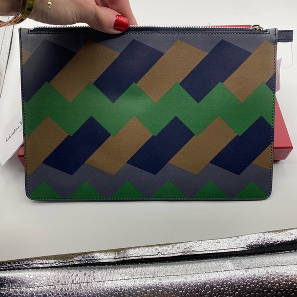 Ferragamo Men’s Geometric Leather pouch - Picture 6 of 7